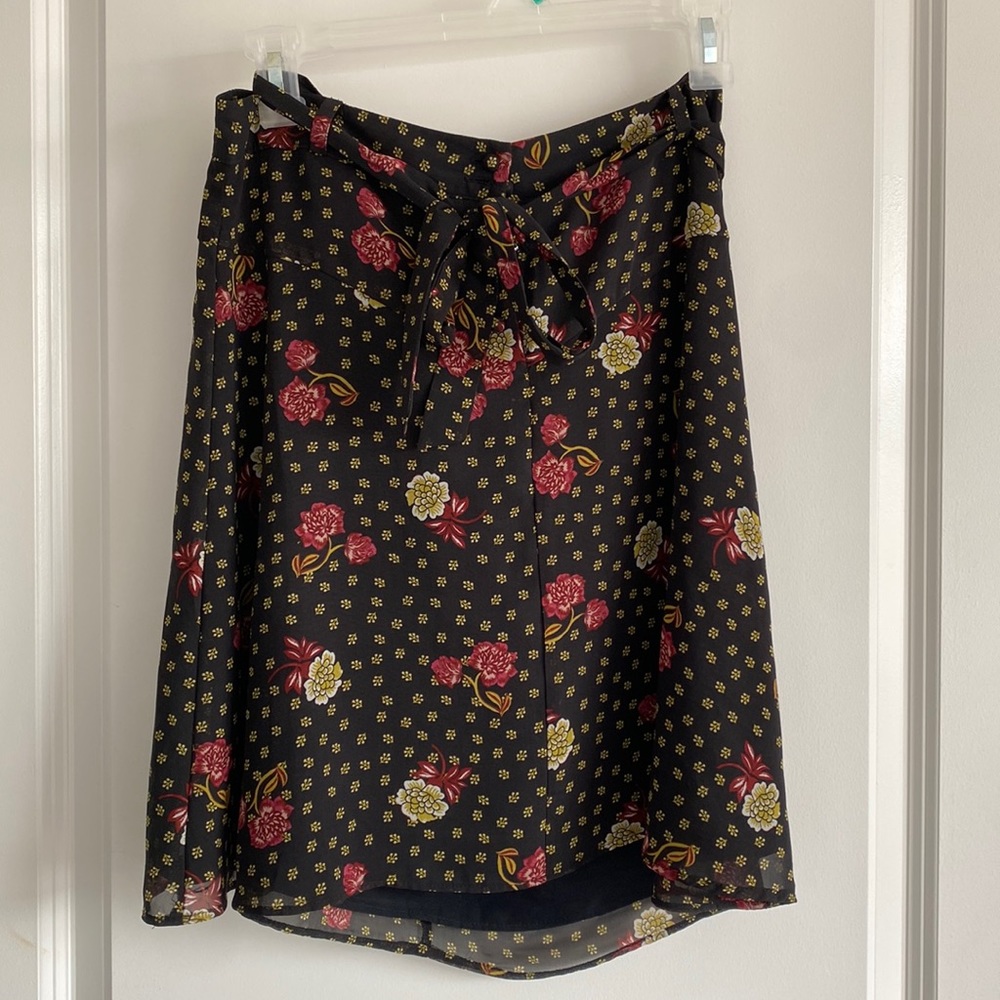 Tie front skirt with button detailing